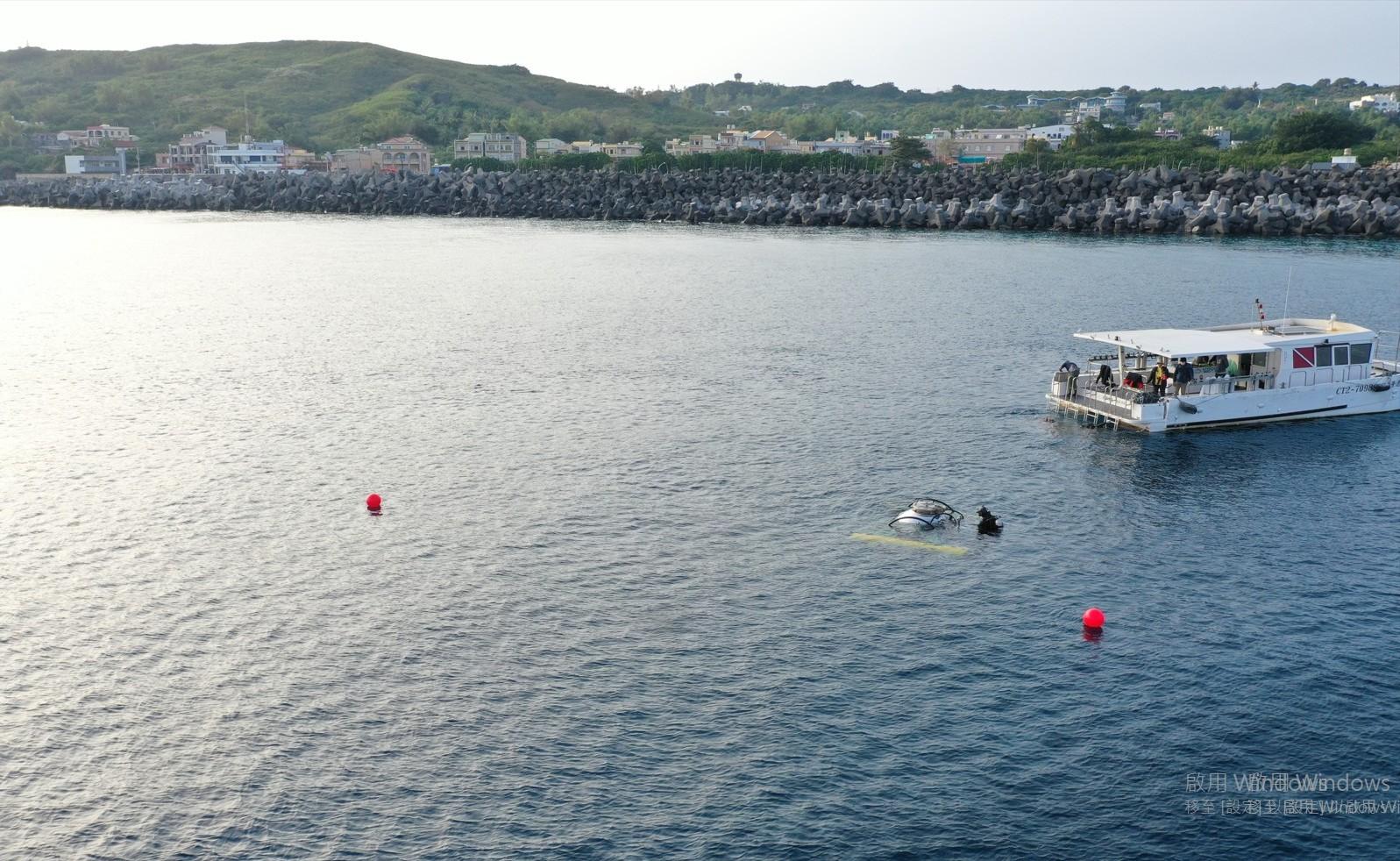  檢視載人載具於實海域測試佈放流程，並於開放海域測試動力及電控系統